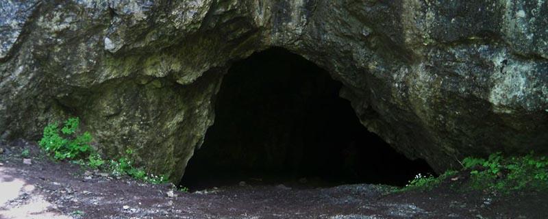 Wejście do Jaskini Dziura