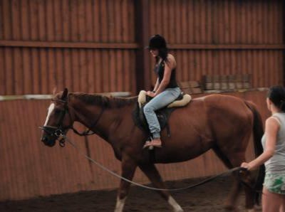 Dziewczyna na koniu