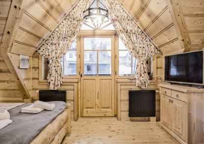 Zakopane Best Dom Nad Potokiem - drewniane wnętrze z łóżkiem i tv